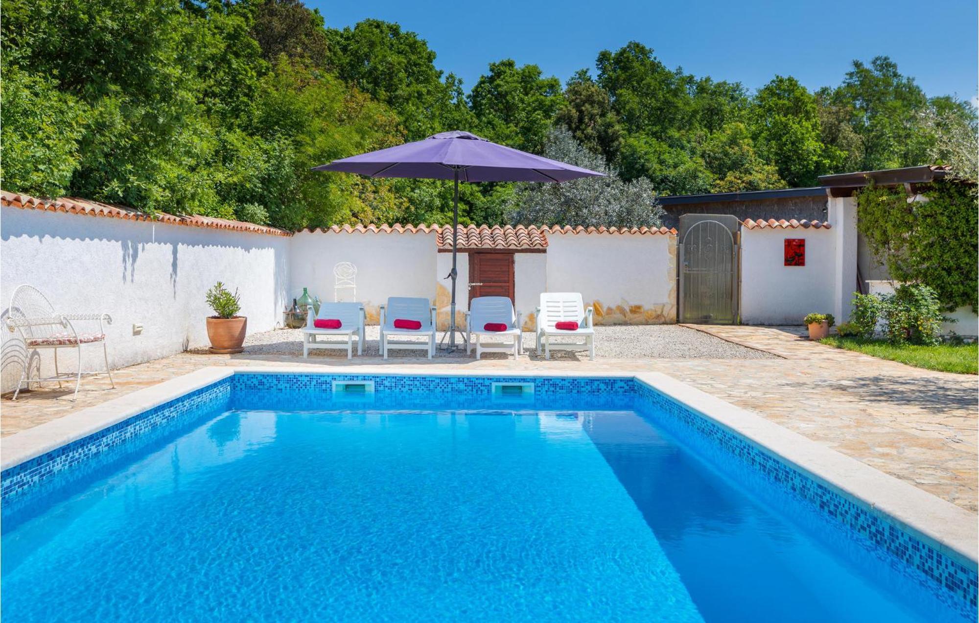 Beautiful In With Outdoor Swimming Pool *
