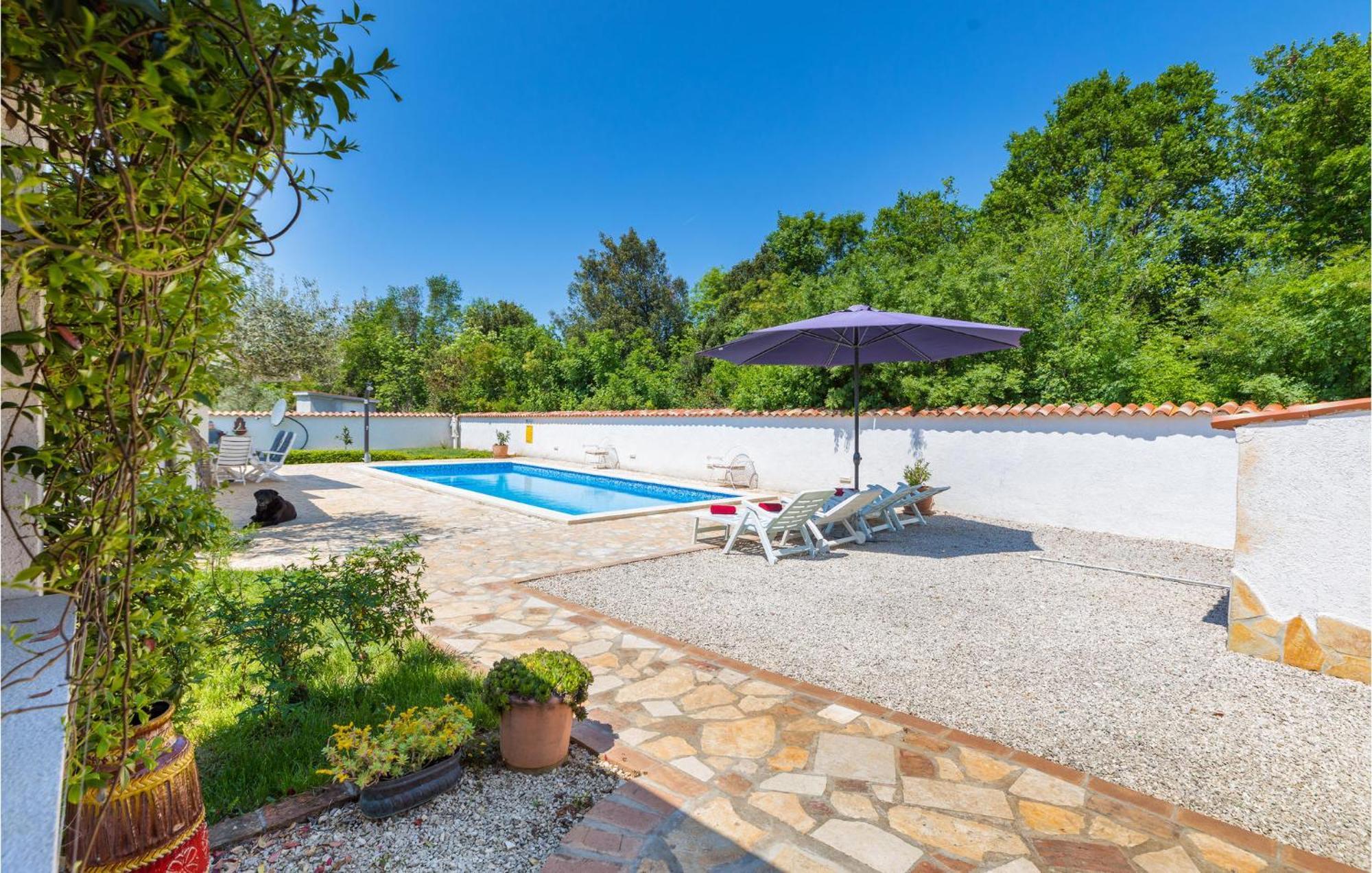 Beautiful In With Outdoor Swimming Pool Hébergement de vacances Pula
