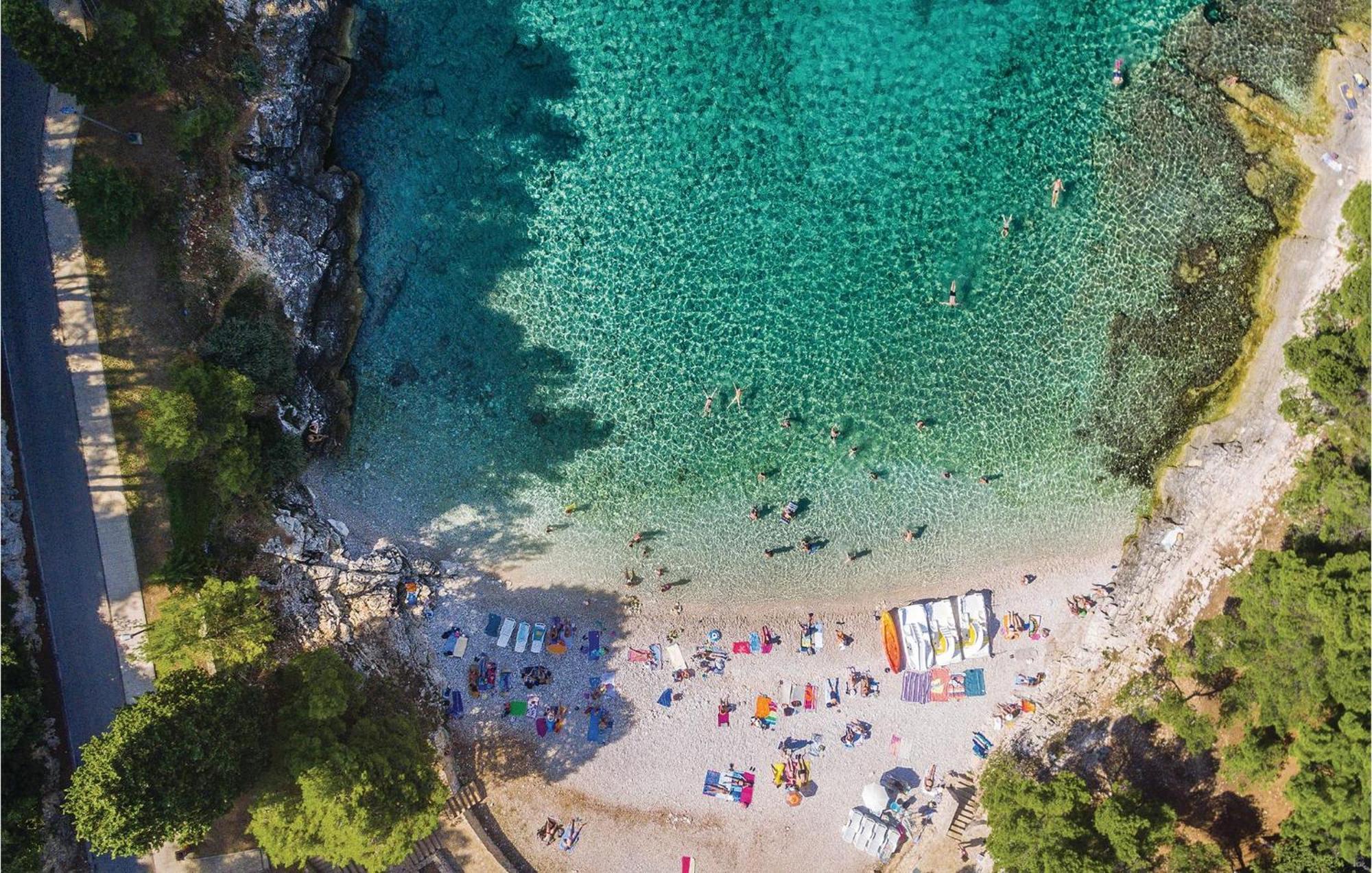 Beautiful In With Outdoor Swimming Pool Pula