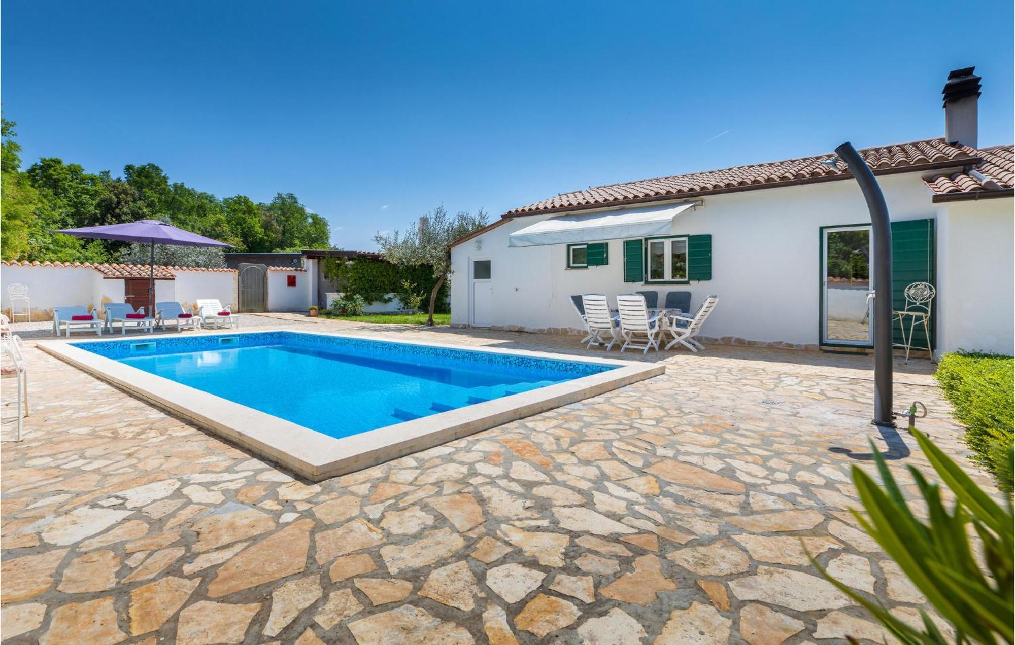 Hébergement de vacances Beautiful In With Outdoor Swimming Pool