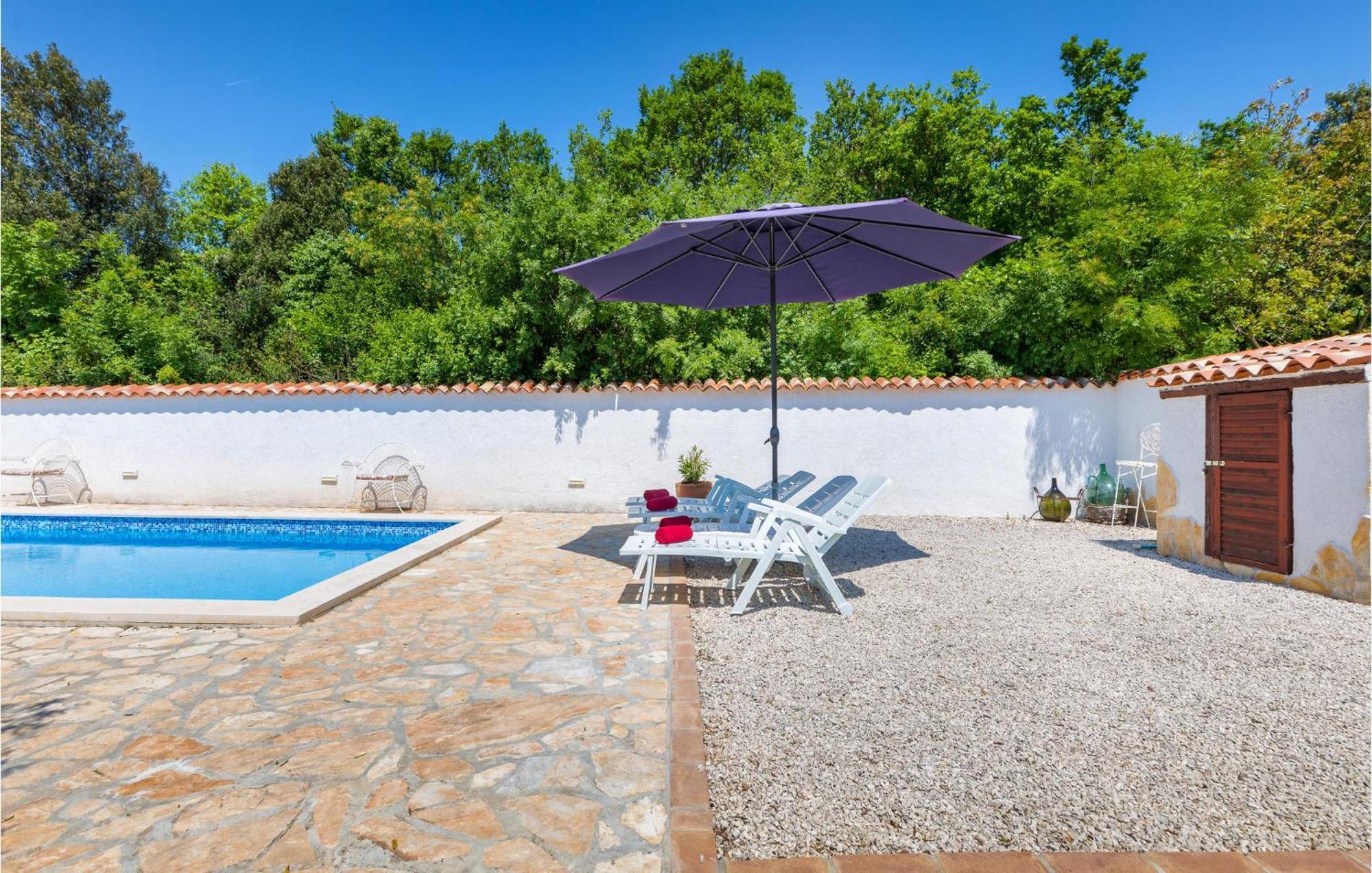 Beautiful In With Outdoor Swimming Pool Hébergement de vacances Pula